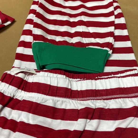 Macy’s family Christmas PJs - Picture 3 of 9